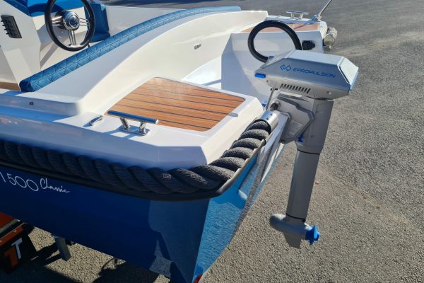 phantom-500-classic-motorboot-elektroantrieb-azurblau-13