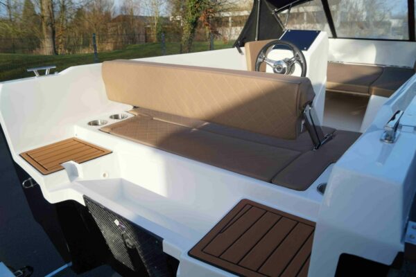 phantom-500-exclusive_motorboot_schwarz-beige_6