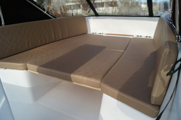 phantom-500-exclusive_motorboot_schwarz-beige_7